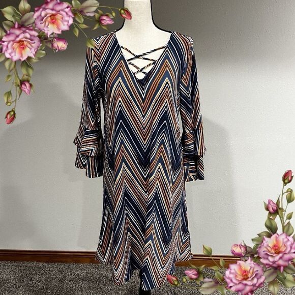 Bell long sleeve zig zag print deep v-neck dress - Picture 1 of 14